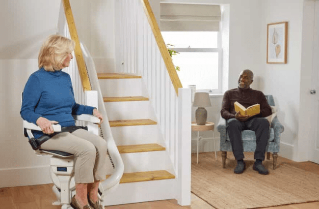 PLATINUM ULTIMATE CURVED STAIRLIFT